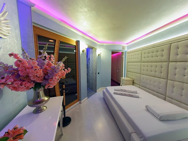 Personal feminin pentru Mon Amour Massage